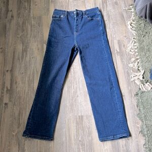 Excellent condition. No signs of wear. Stretchy and comfy